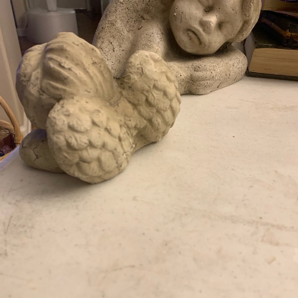 One Baby Size Angelic Heavenly Raphal Style Plaster or Concrete Angel for Decor - Picture 3 of 3